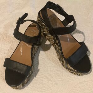 DV platform sandals. Size 9. Aztec design
